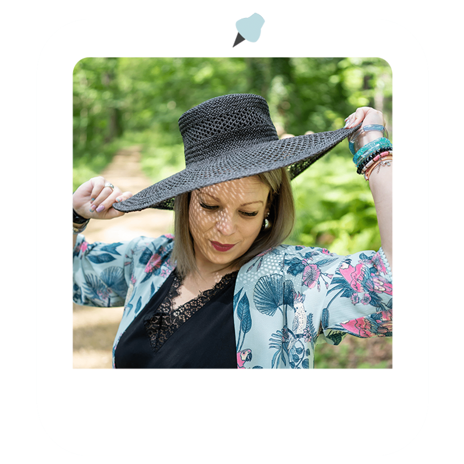 Je suis Helene de Helenevasion, ton travel planner, située à 📍Poitiers